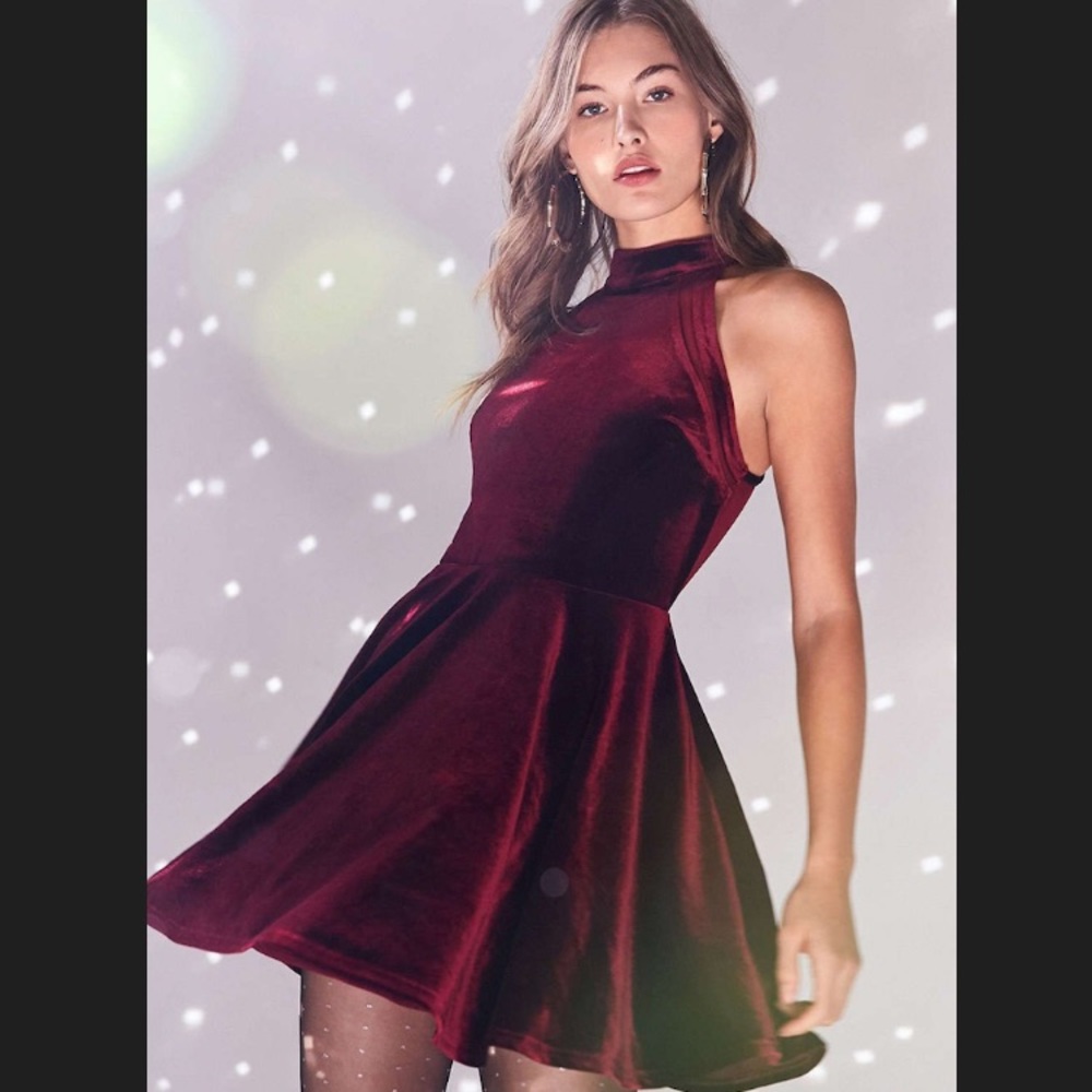 Silence + Noise Velvet Mesh-Back Mock-Neck UO